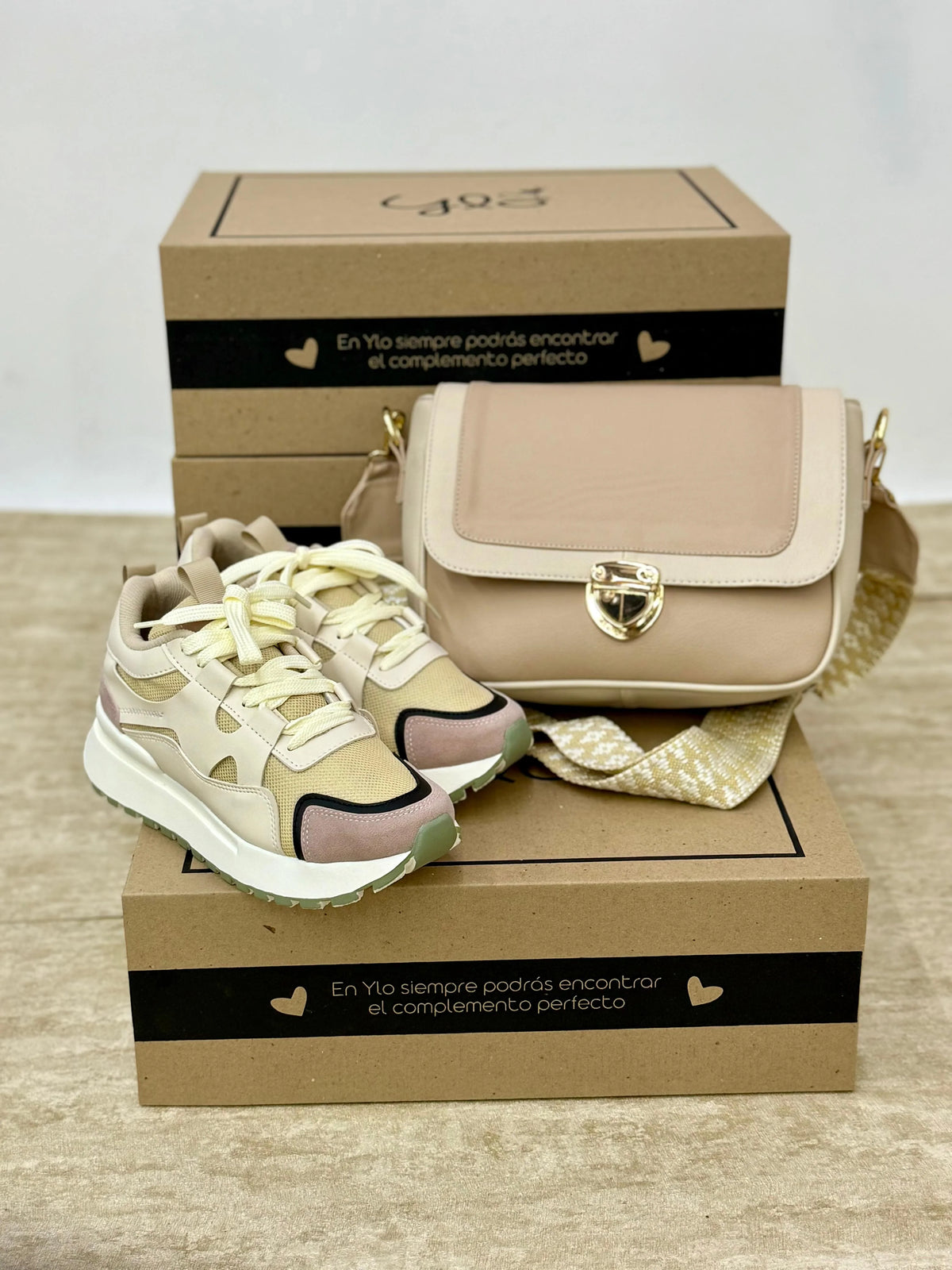 Combo 1 Tênis Casual Premium + 1 Bolsa Elegante e Funcional