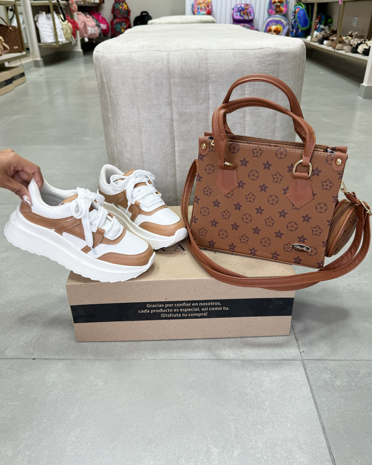 Combo 1 Tênis Casual Premium + 1 Bolsa Elegante e Funcional