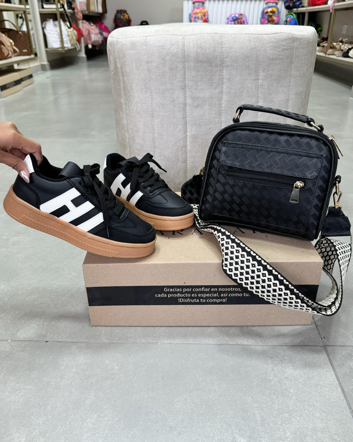 Combo 1 Tênis Casual Premium + 1 Bolsa Elegante e Funcional