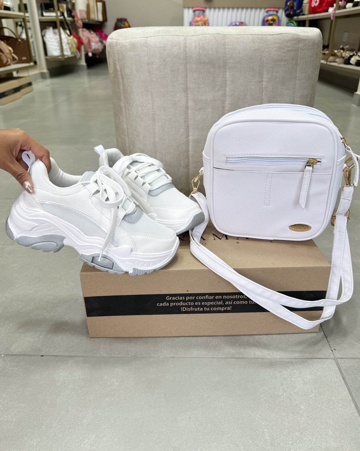 Combo 1 Tênis Casual Premium + 1 Bolsa Elegante e Funcional